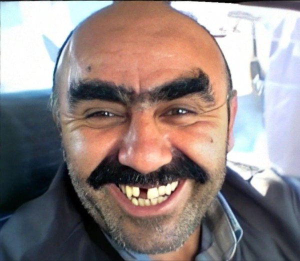 ашот улыбается