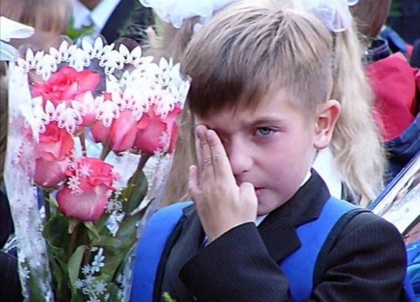 первоклассник с цветами