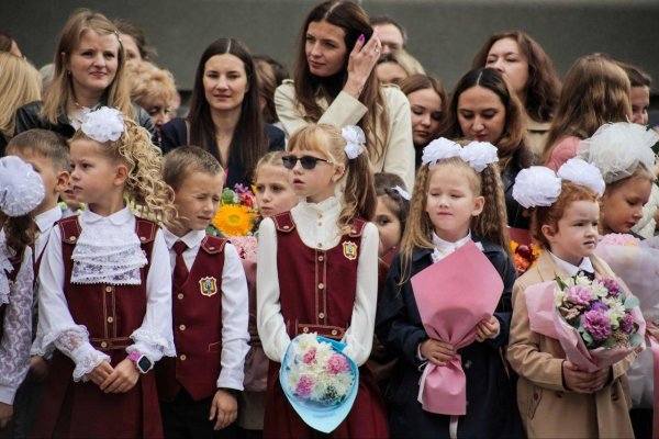 первоклассники на линейке