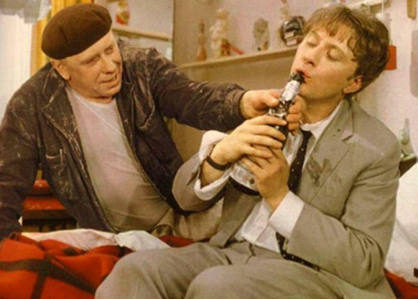 шампанское по утрам пьют или аристократы или дегенераты