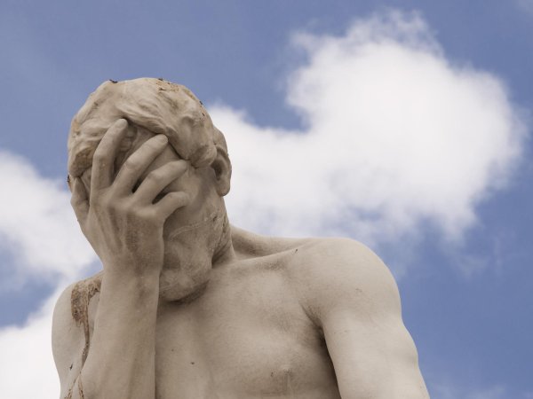 рукалицо статуя бенджамин