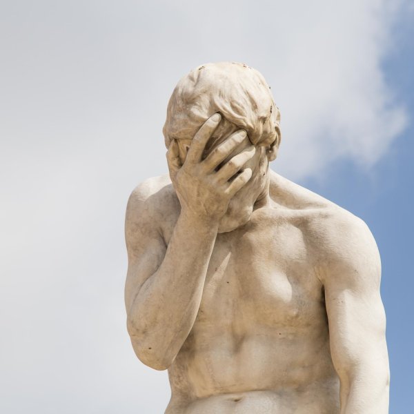 рукалицо статуя бенджамин