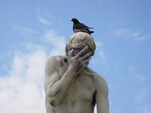 рукалицо статуя бенджамин