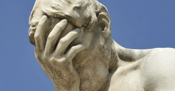 думающая статуя