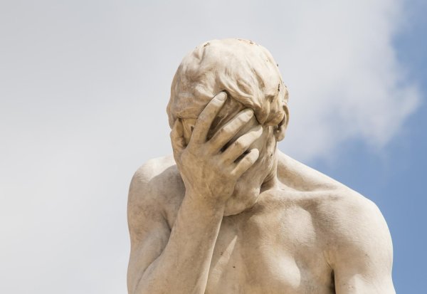 рукалицо статуя бенджамин