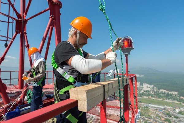 монтажники металлоконструкций