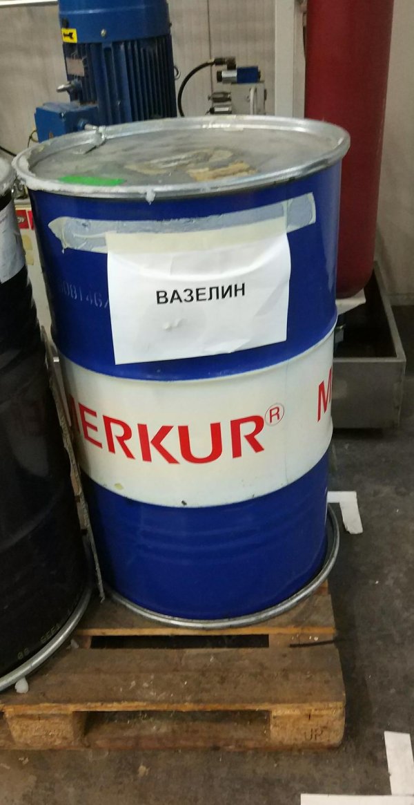 бочка вазелина
