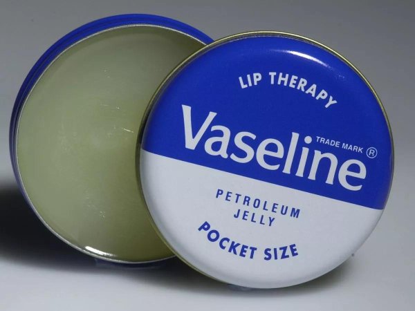 vaseline lip therapy