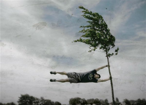 легкий ветерок колышет арматуру