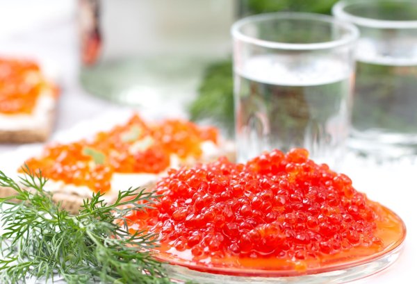 закуска с икрой
