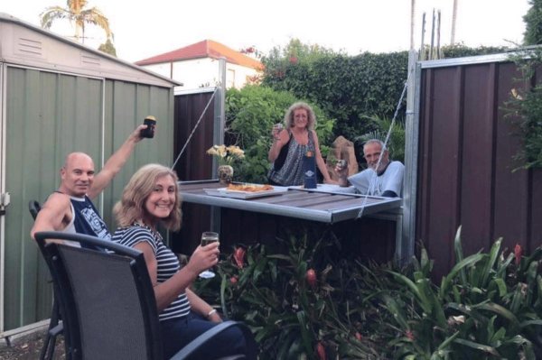 забор между соседями