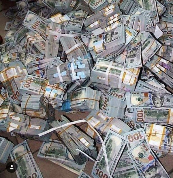 много долларов