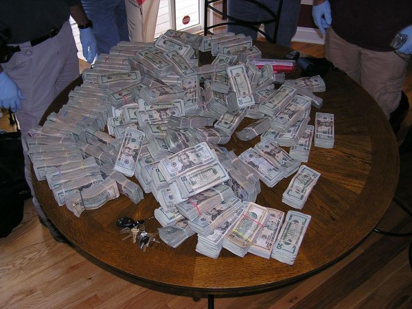 доллары куча