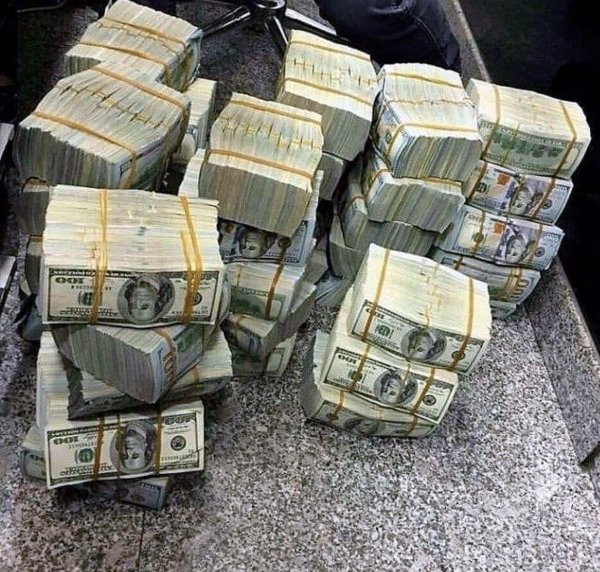 доллары куча