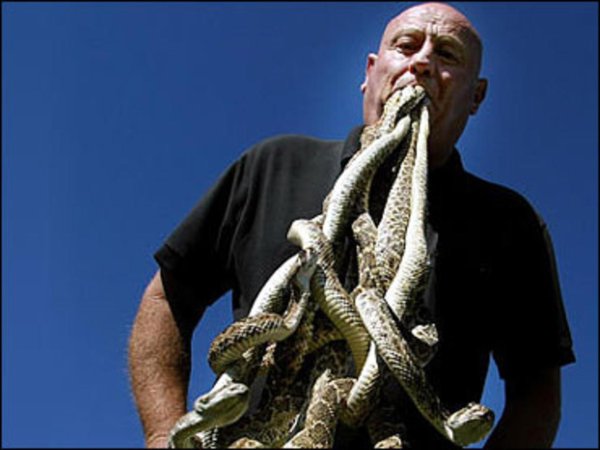 человек со змеей