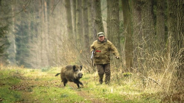 охотник в лесу