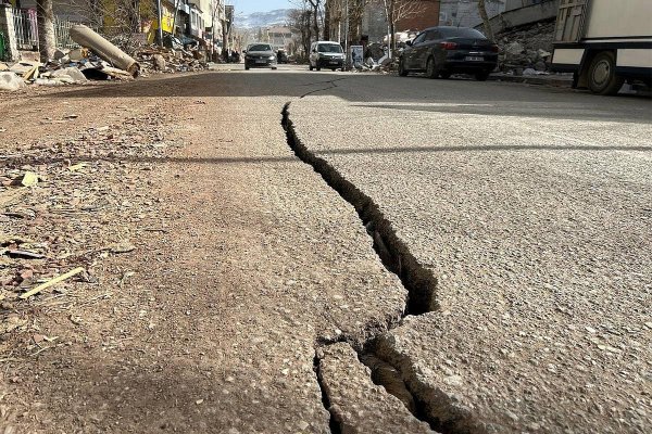 разлом в турции после землетрясения