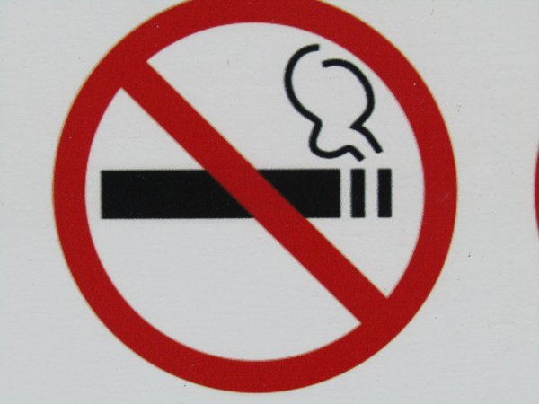 знак запрета курения