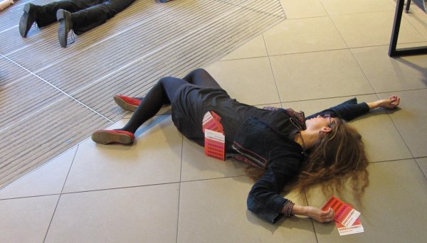 девушка потеряла сознание