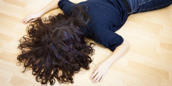 волосы на полу