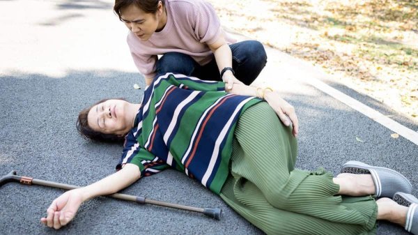 оказание первой помощи при инсульте