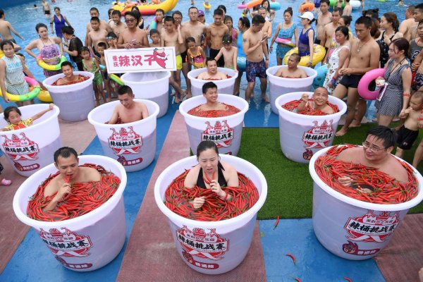 соревнования по поеданию жгучего перца в китае