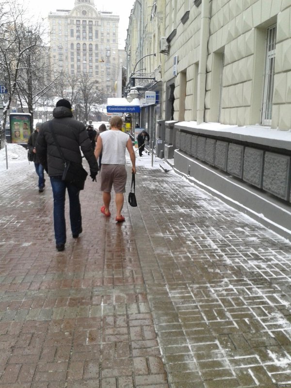 голые ходят по улице