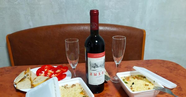 лыхны красное полусладкое