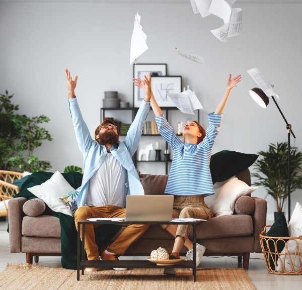 у себя дома