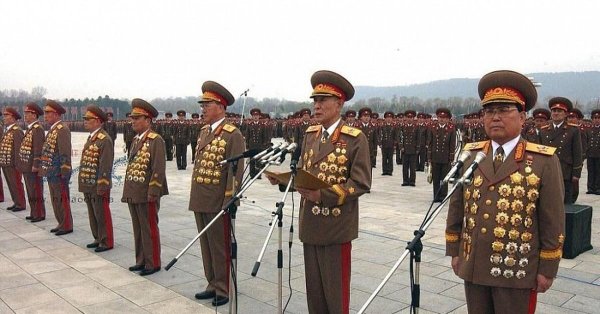 северокорейские генералы в медалях