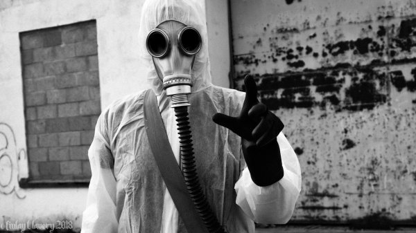 человек в респираторе