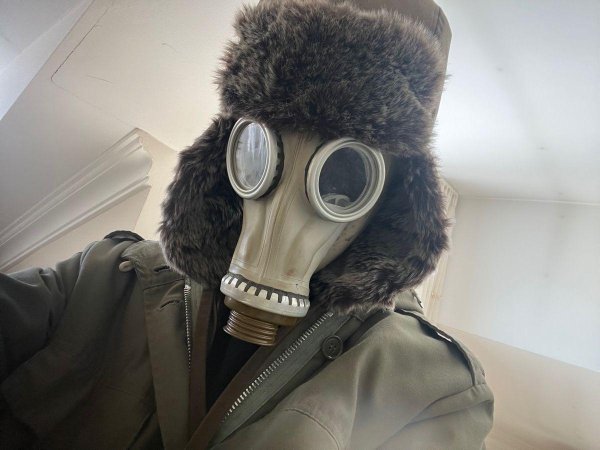 костюм с противогазом