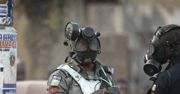 полиция в противогазах