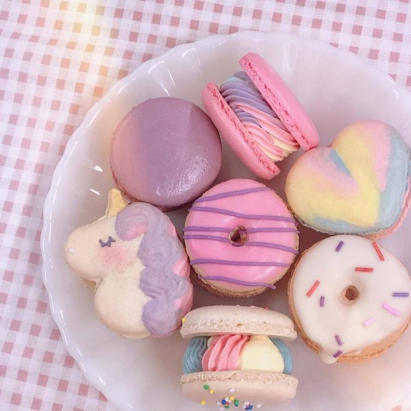 розовое печенье