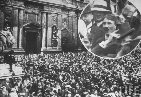 гитлер на митинге на одеонсплац