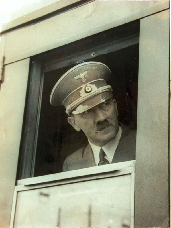 а че сразу гитлер