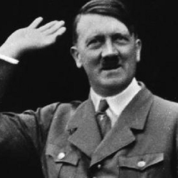 улыбающийся гитлер