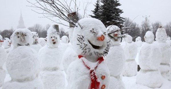 парад снеговиков