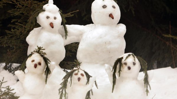 10 снеговиков