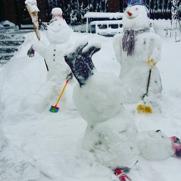 зимний снеговик