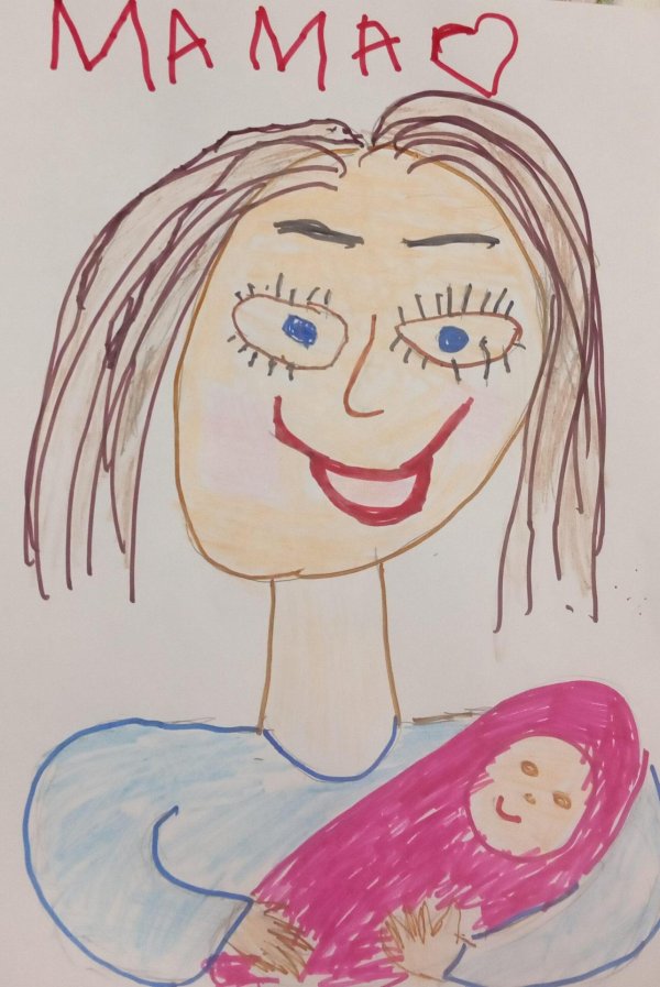 я подарок маме начал рисовать