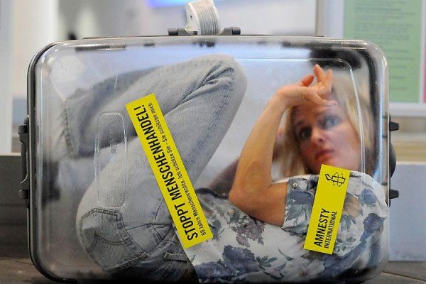 человек в чемодане