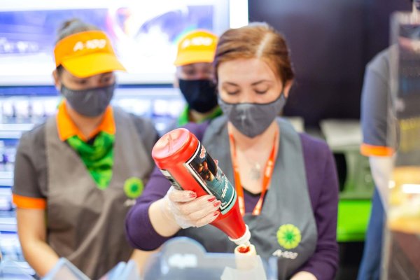 работник заправки