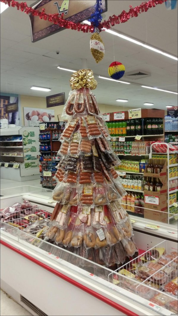 новогодняя выкладка в магазине