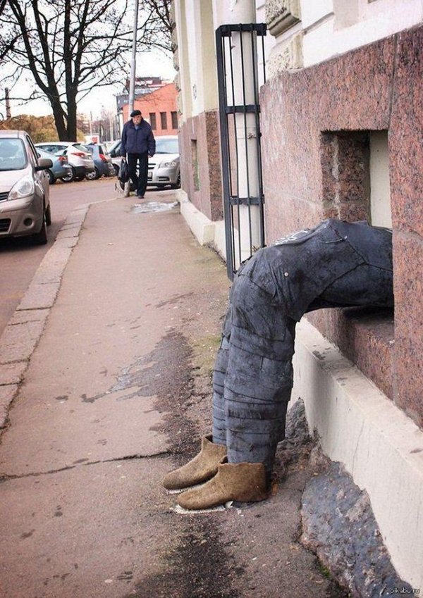 странные памятники