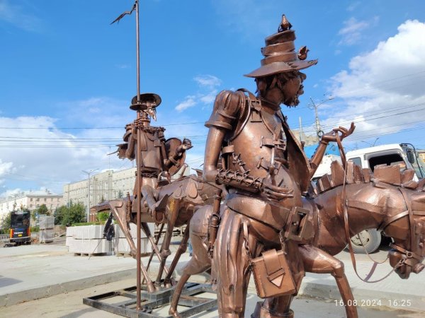 памятник дон кихоту омск