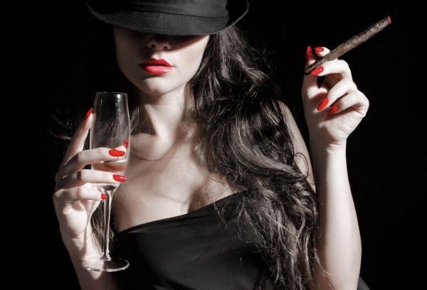 женщина в шляпе