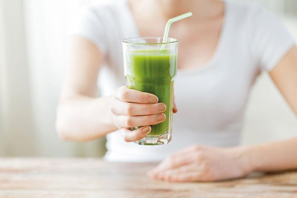 зеленый коктейль девушка