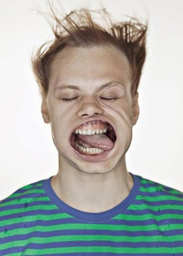 искаженное лицо