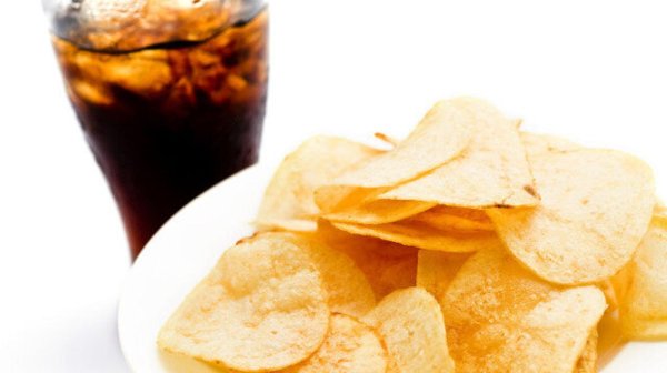 чипсы и газировка